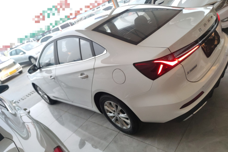 荣威i5 2023款 1.5L CVT豪华版车身外观4