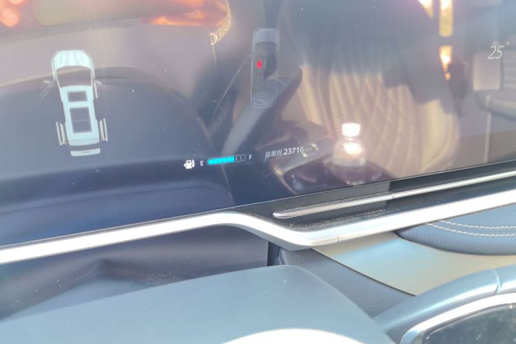 上汽大通MAXUS 大通G90 2022款 2.0T 星河七座版中控内饰15