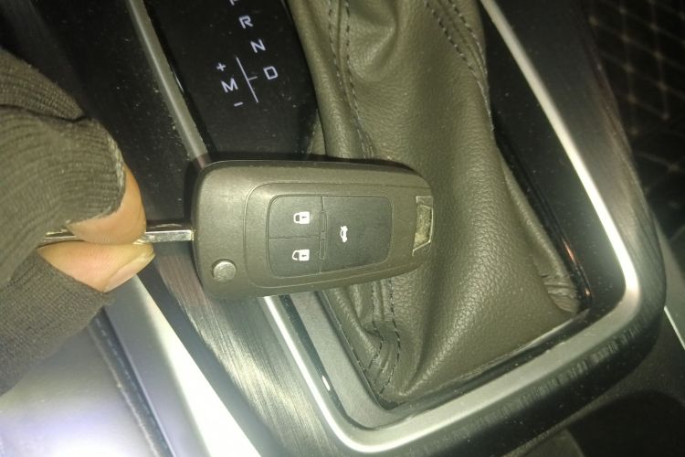 雪佛兰 科鲁泽 2023款 1.3T 轻混自动尊享版中控内饰11