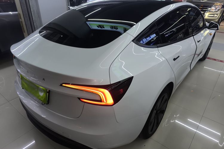 特斯拉 Model 3 2023款 后轮驱动版车身外观7