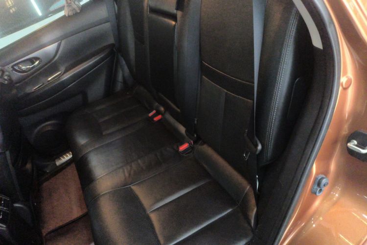 日产 奇骏 2014款 2.0L CVT智领版 2WD中控内饰7004