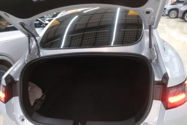 零跑汽车 零跑C01 2022款 后驱长续航版机舱底盘23