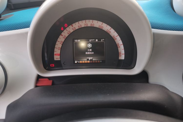 smart fortwo 2016款 0.9T 66千瓦硬顶极致版中控内饰14