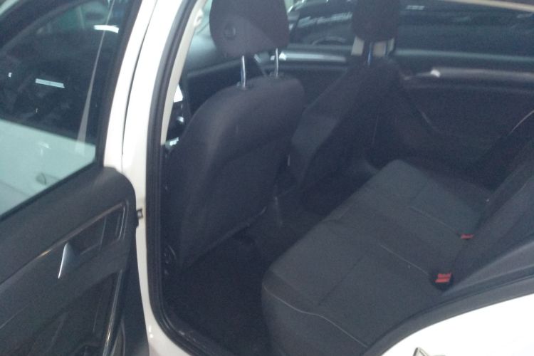 大众 高尔夫 2015款 1.6L 自动时尚型中控内饰21