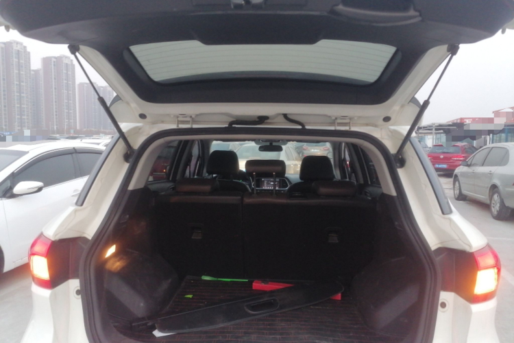 广汽传祺 传祺GS4 2015款 200T G-DCT豪华版机舱底盘23