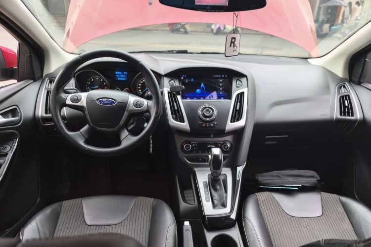 福特 福克斯 2012款 三厢 1.6L 自动风尚型中控内饰12