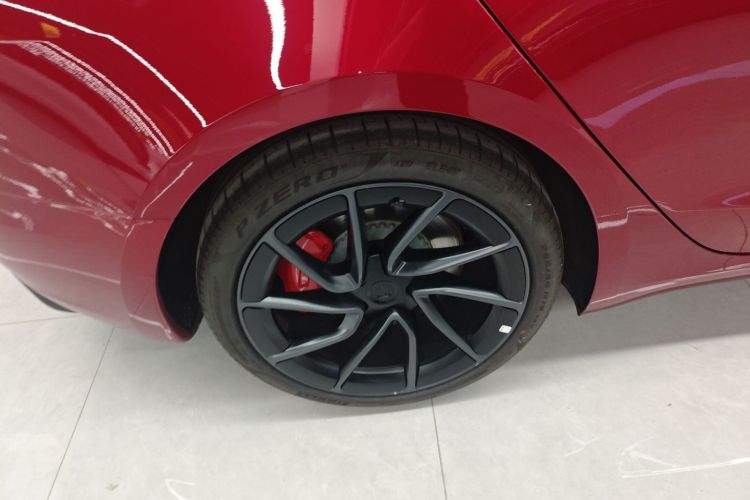 特斯拉 Model 3 2025款 高性能全轮驱动版车身外观6008