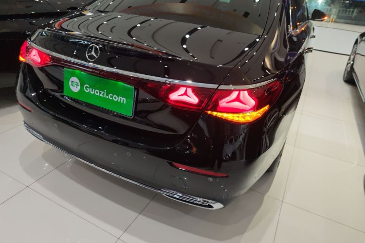 奔驰E级 2024款 E 260 L车身外观9