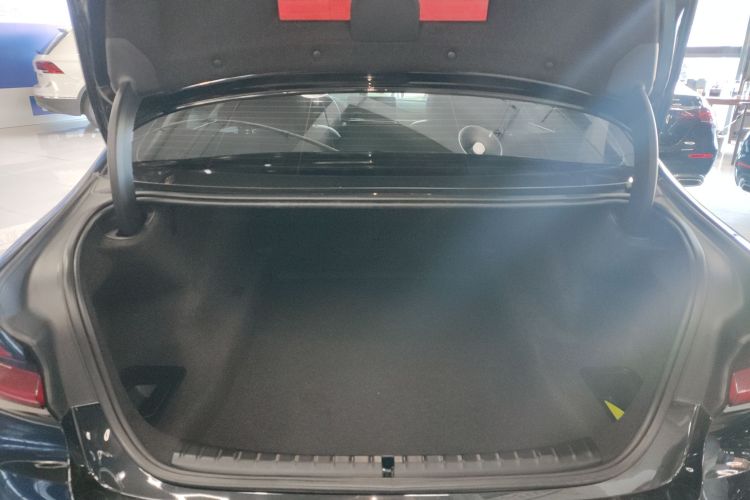 宝马5系 2021款 525Li 豪华套装机舱底盘23