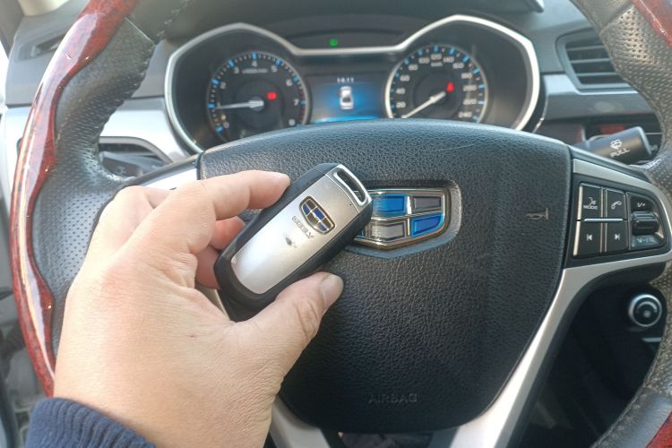 吉利汽车 帝豪 2017款 三厢百万款 1.5L 手动向上版中控内饰11