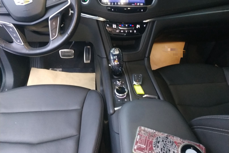 凯迪拉克XT5 2022款 2.0T 四驱豪华型（蜂鸟版）中控内饰18
