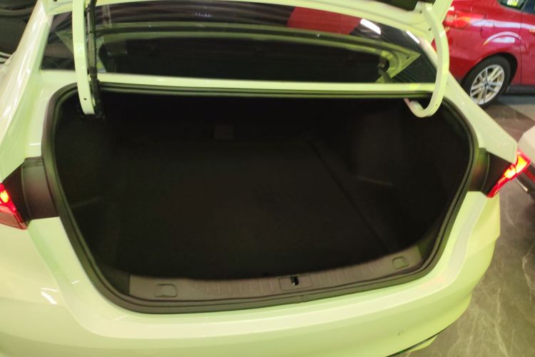 别克 威朗 2023款 Pro 乐享版机舱底盘23