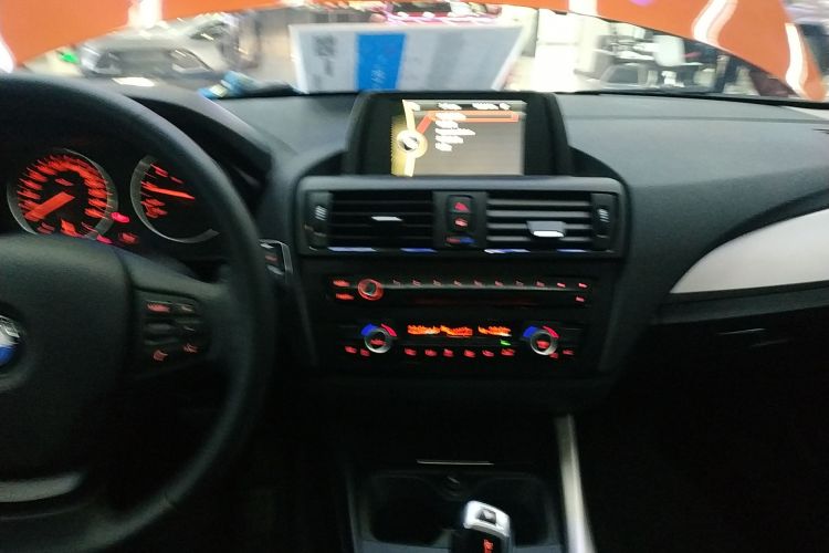 宝马1系(进口) 2013款 改款 118i 领先型中控内饰16