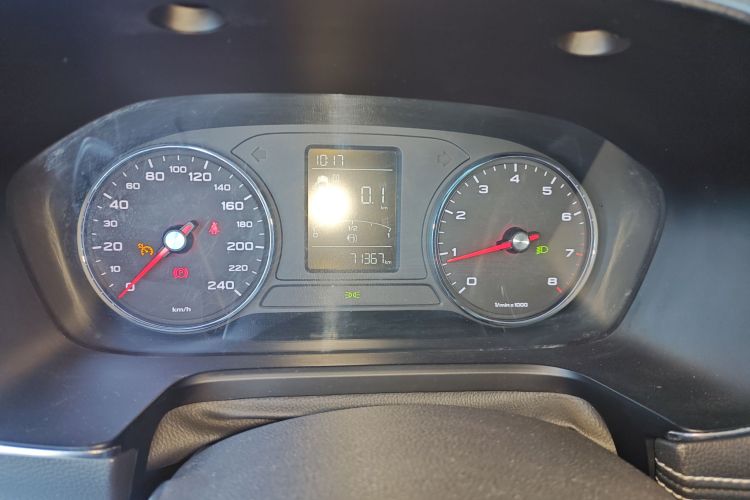 荣威RX5 2018款 20T 两驱手动旗舰版中控内饰14