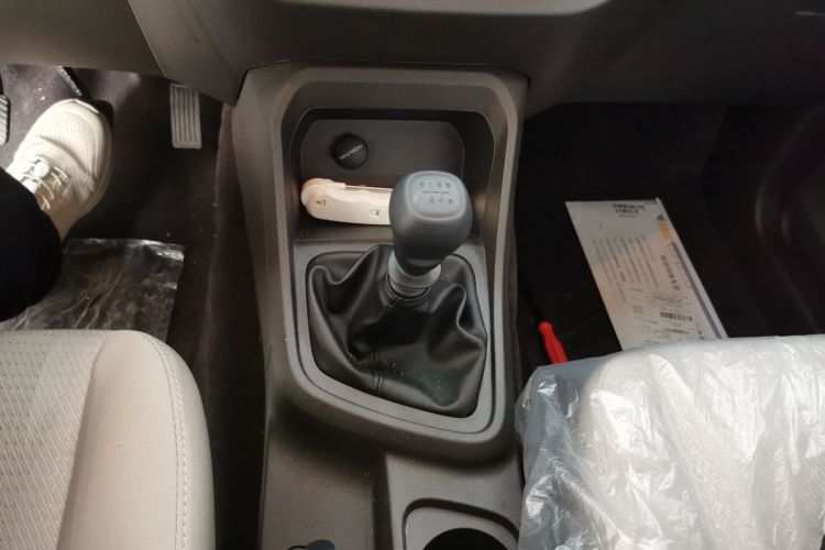 五菱汽车 五菱宏光V 2022款 1.5L劲取版电动助力LAR中控内饰18