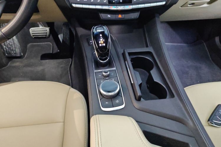 凯迪拉克CT5 2020款 28T 时尚型中控内饰18