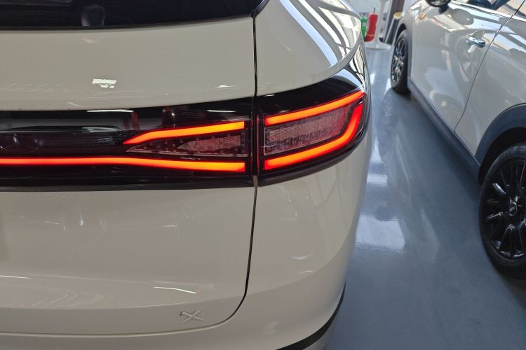 大众 ID.4 X 2025款 聪明款 纯净智享版车身外观9