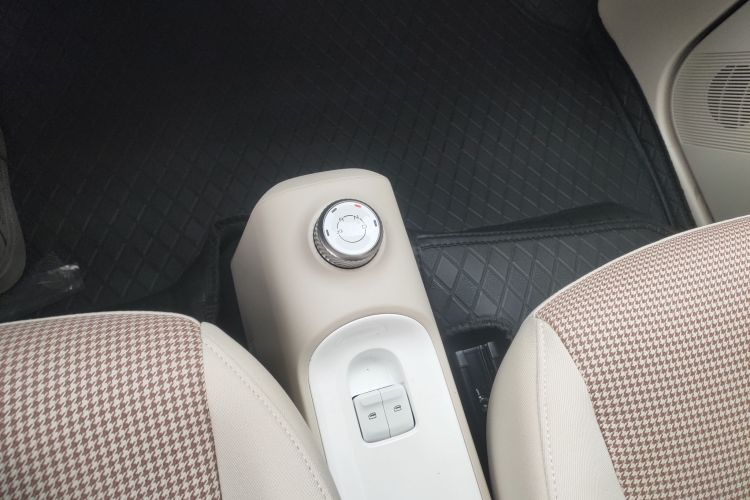 五菱汽车 宏光MINIEV 2024款 第三代 215km 青春版中控内饰18