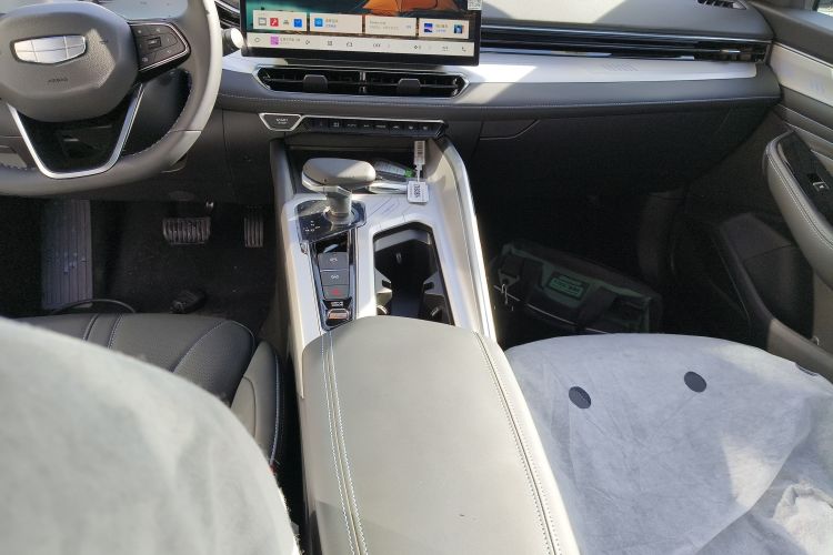 吉利汽车 星瑞 2025款 东方曜 1.5TD 昆仑版中控内饰18