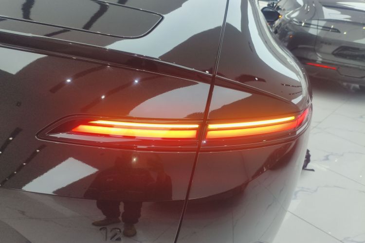 阿维塔12 2024款 700 三激光后驱奢享版车身外观9