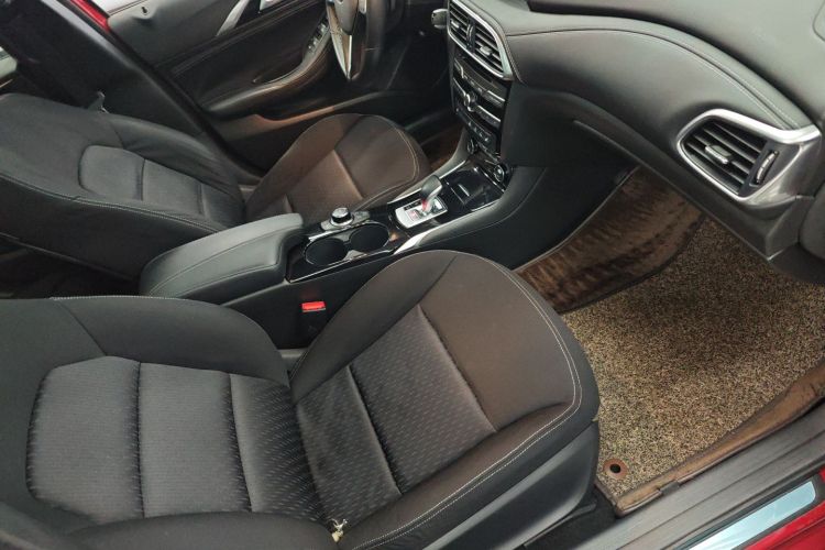 英菲尼迪QX30 2017款 1.6T 两驱运动版局部细节41