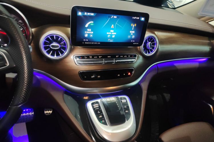 奔驰V级 2022款 V 260 L 长轴距尊贵版中控内饰16