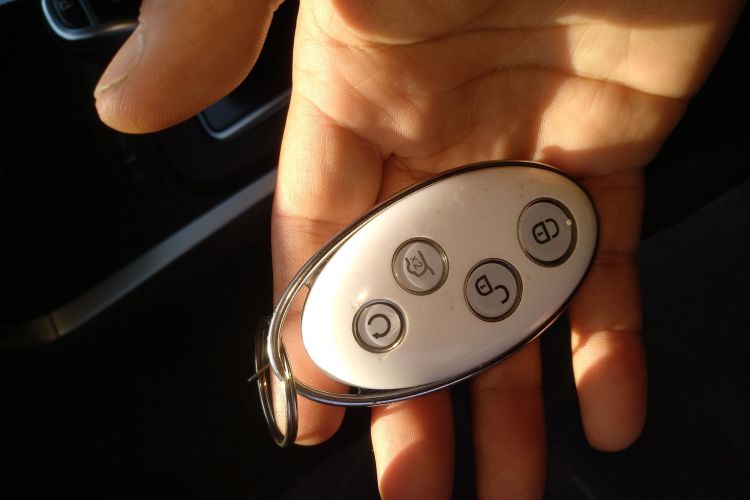 比亚迪 元新能源 2018款 EV360 智联炫酷型中控内饰7001