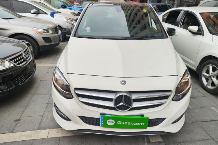 奔驰B级 2019款 B 200 动感型车身外观2