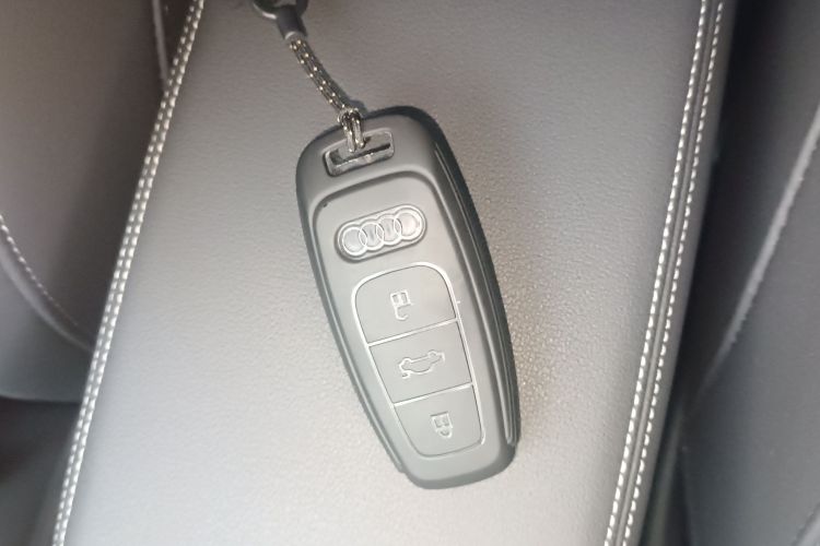 奥迪A3 2021款 A3L Limousine 35 TFSI 时尚运动型中控内饰7001