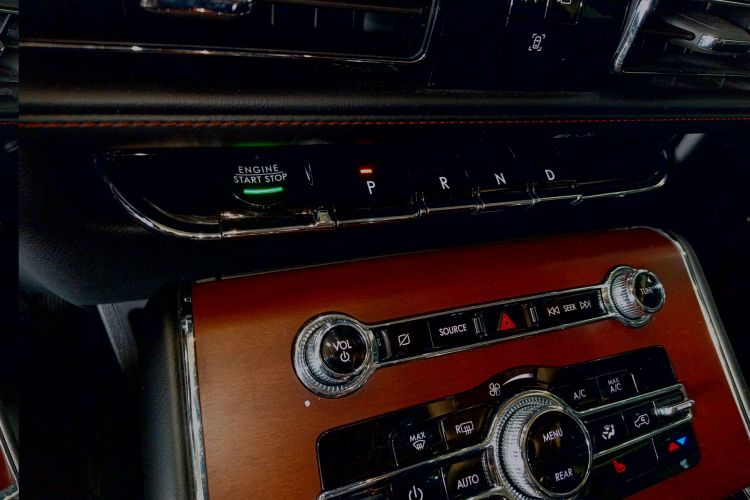 林肯 飞行家 2023款 3.0T V6 四驱尊享巡航版 六座中控内饰18