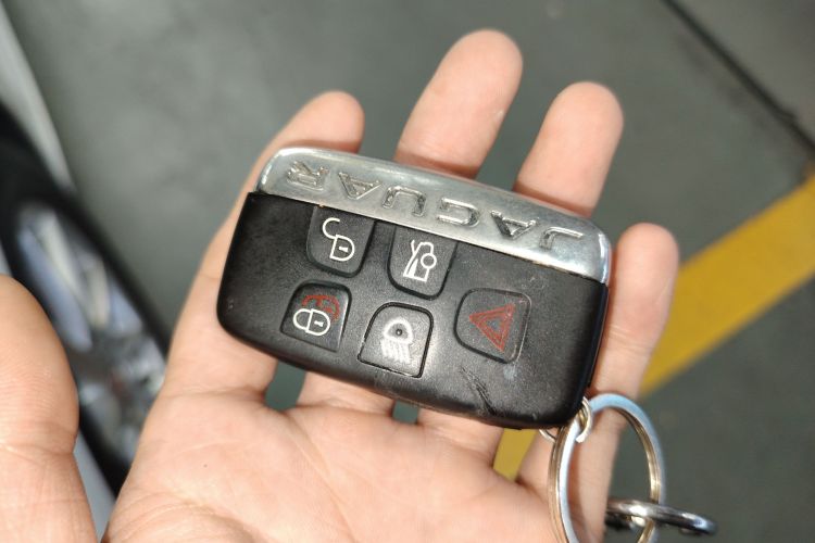 捷豹XJ 2015款  XJL 3.0 SC 两驱全景商务版中控内饰7001