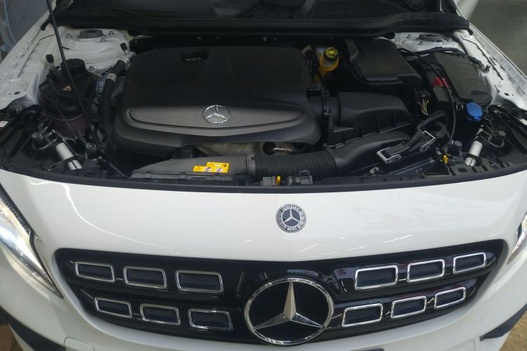 奔驰GLA 2018款 GLA 220 4MATIC 运动型机舱底盘24