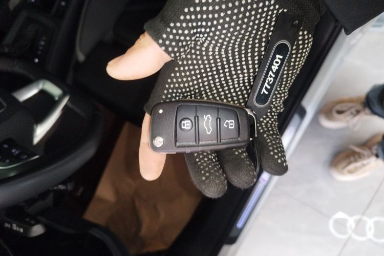 奥迪Q3 2024款 40 TFSI 时尚动感型中控内饰7001