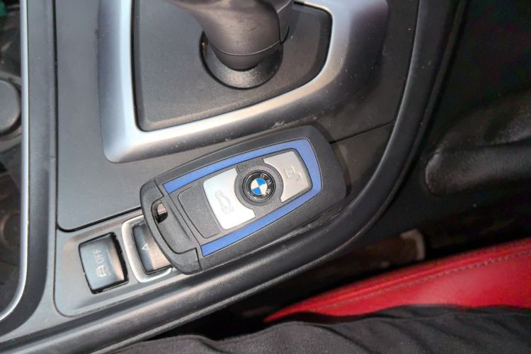 宝马3系 2019款 320i M运动套装中控内饰11