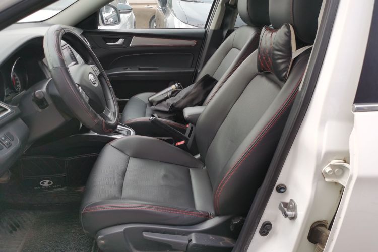 奔腾B30 2016款 1.6L 自动尊享型中控内饰19