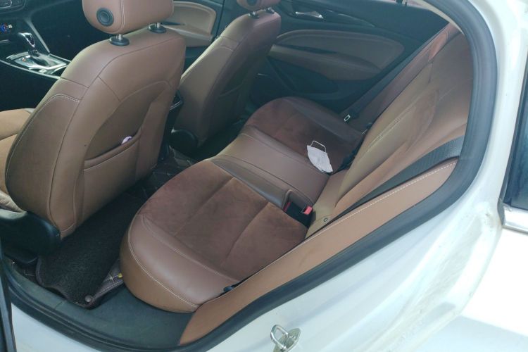 别克 君威 2017款 20T 精英型中控内饰21