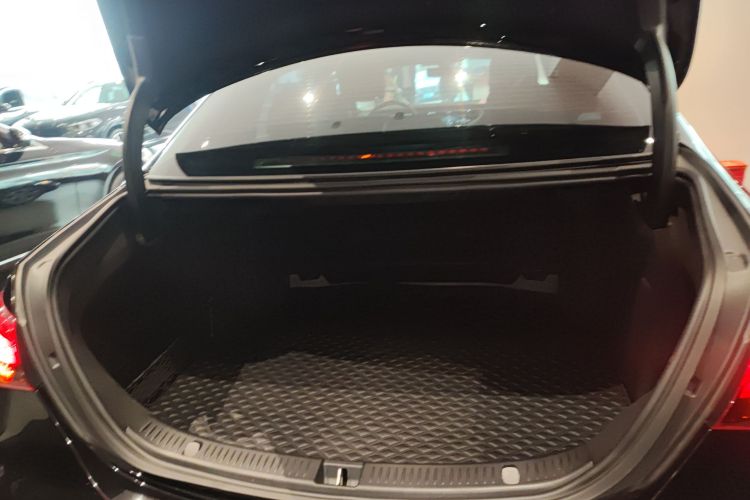 奔驰E级 2023款 E 300 L 运动时尚型中控内饰23