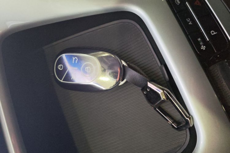 吉利银河 星愿 2025款 UP 410km 探索版中控内饰7001