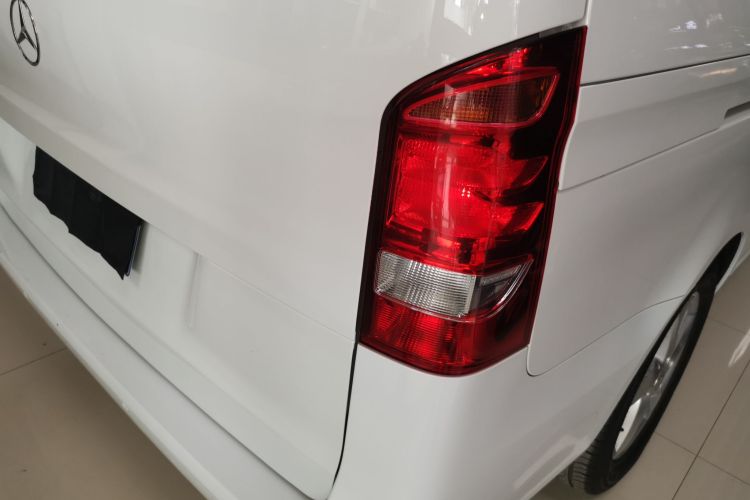 奔驰 威霆 2018款 2.0T 商务版 国VI车身外观9