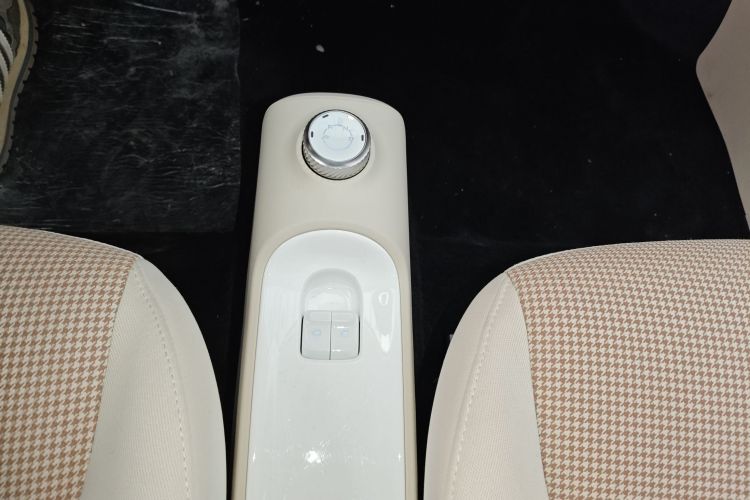 五菱汽车 宏光MINIEV 2024款 第三代 215km 青春版中控内饰18