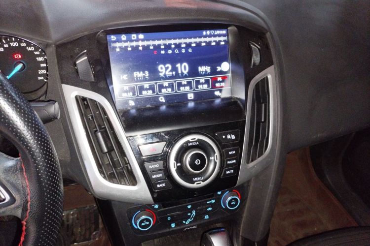 福特 福克斯 2015款 三厢 EcoBoost 125 自动超能风尚型中控内饰16