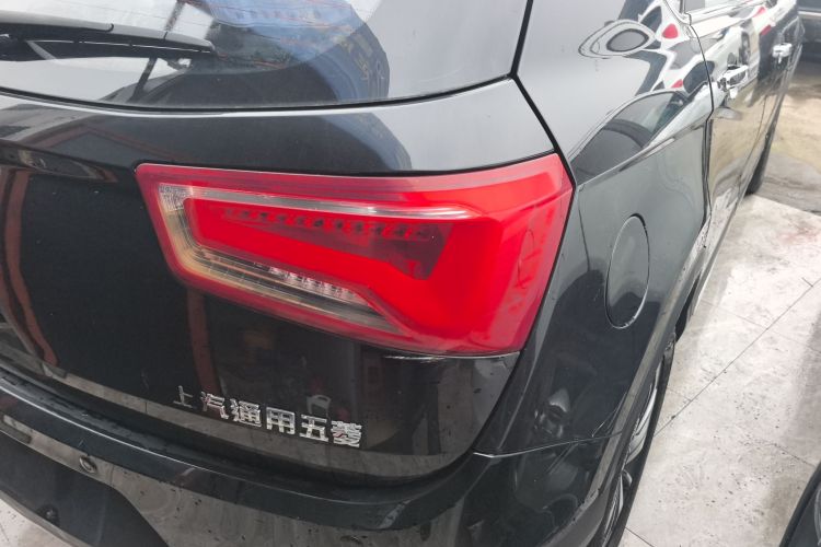 宝骏560 2016款 1.8L iAMT豪华型车身外观9