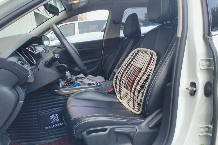 标致408 2015款 1.2T 自动豪华版局部细节19