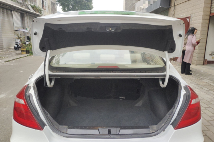 吉利汽车 帝豪 2017款 三厢百万款 1.5L 手动时尚型机舱底盘23