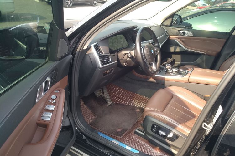 宝马X7 2021款 xDrive40i 领先型豪华套装中控内饰19