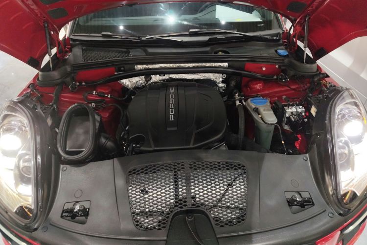 保时捷 2017款  Macan 2.0T机舱底盘24