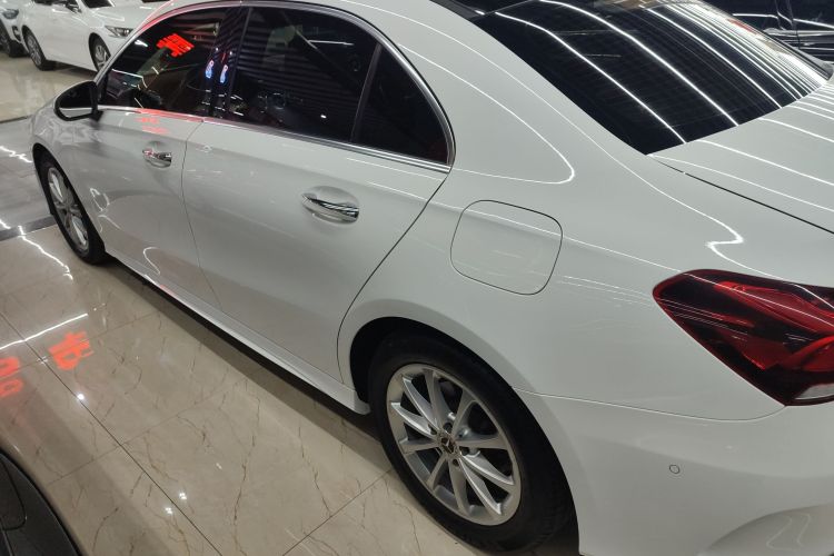 奔驰A级 2019款 A 200 L 运动轿车车身外观4
