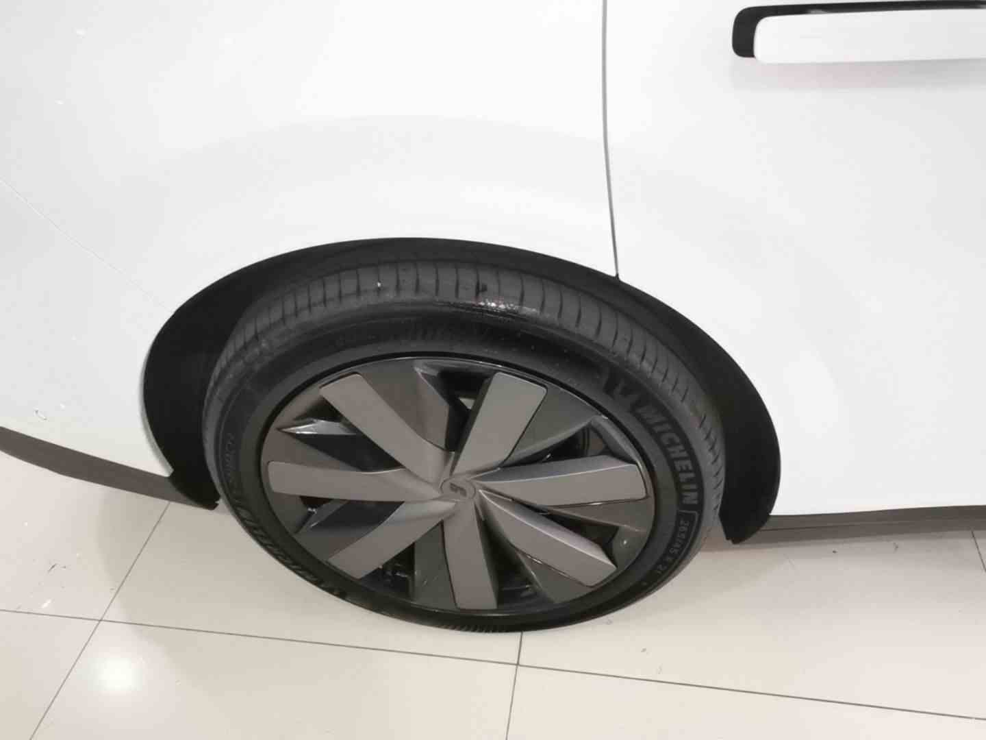 理想汽车 理想i8 2025款 标准版(4)