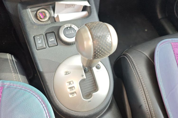 日产 奇骏 2010款 2.5L CVT豪华版 4WD局部细节18