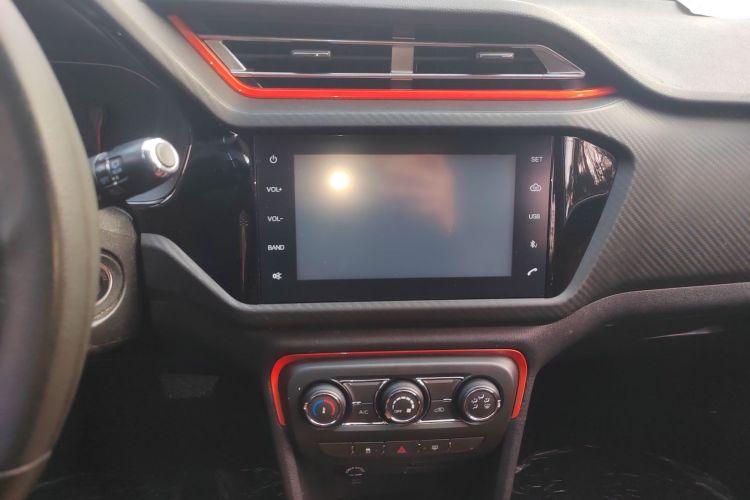 奇瑞 瑞虎3X 2017款 1.5L 自动时尚版中控内饰16